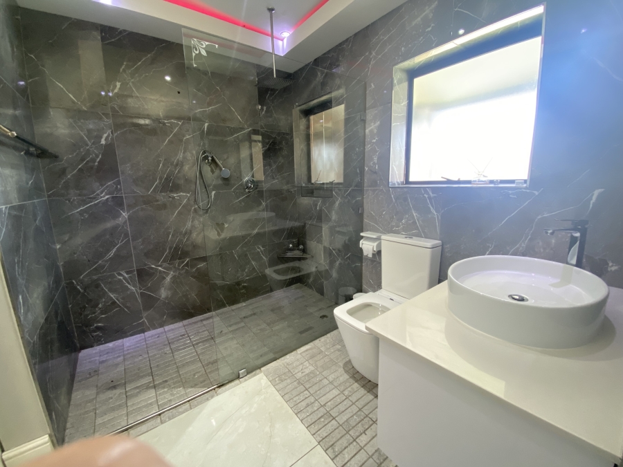 6 Bedroom Property for Sale in De Tijger Western Cape